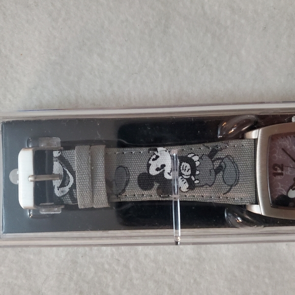 Watch - Picture 6 of 16